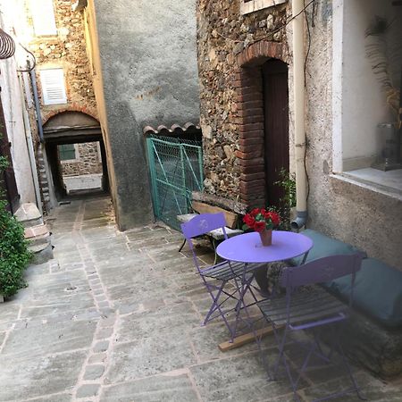 Logement Neuf Centre Du Village Aux Pieds Du Chateau Grimaud Exteriér fotografie