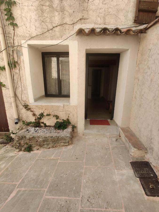 Logement Neuf Centre Du Village Aux Pieds Du Chateau Grimaud Exteriér fotografie
