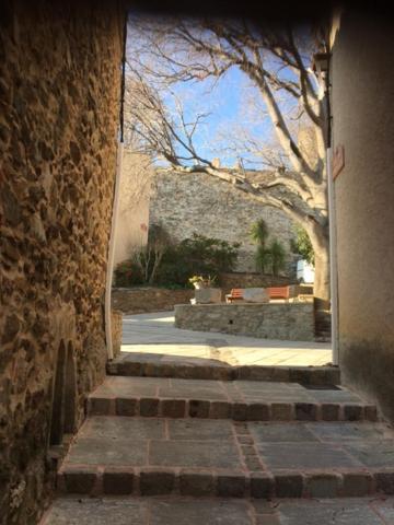 Logement Neuf Centre Du Village Aux Pieds Du Chateau Grimaud Exteriér fotografie